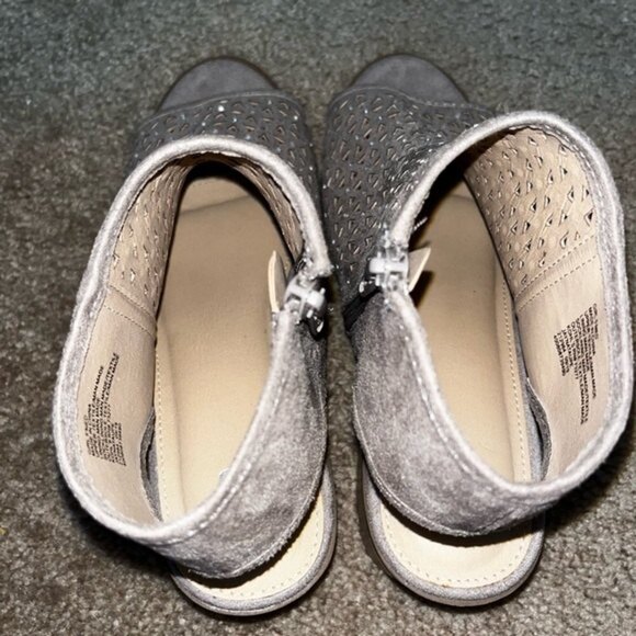 SO Rhinestone Heeled Sandals Open Toe Taupe Grey Block Heel Womens Size 5 - Picture 5 of 7